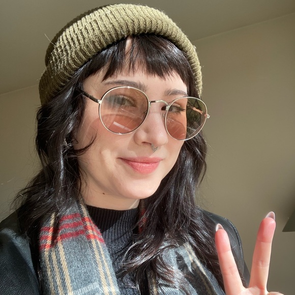 Meet your Posher, Allison - Picture 2 of 5